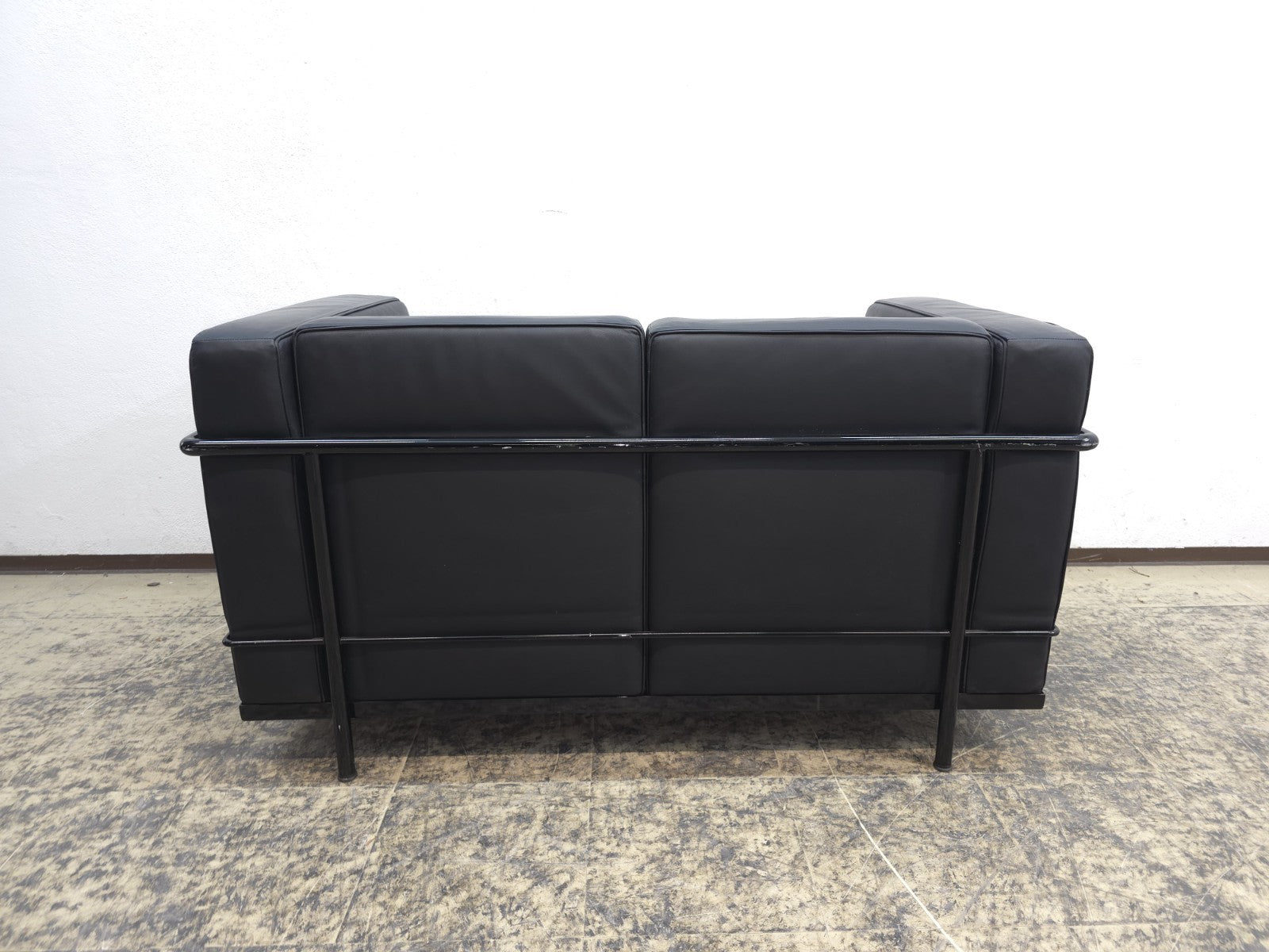{{ product_title }} – {{ product_type }} von JS Furniture, Designer-Möbel gebraucht.