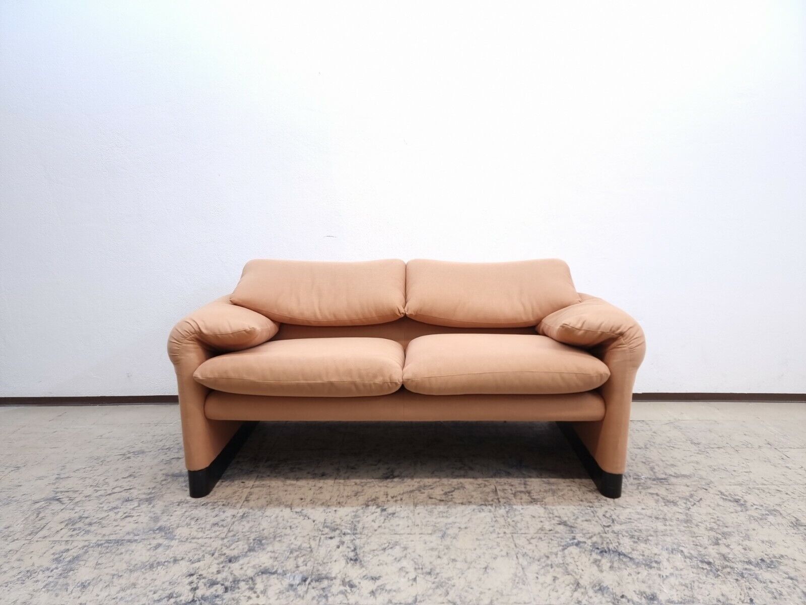 {{ product_title }} – {{ product_type }} von JS Furniture, Designer-Möbel gebraucht.