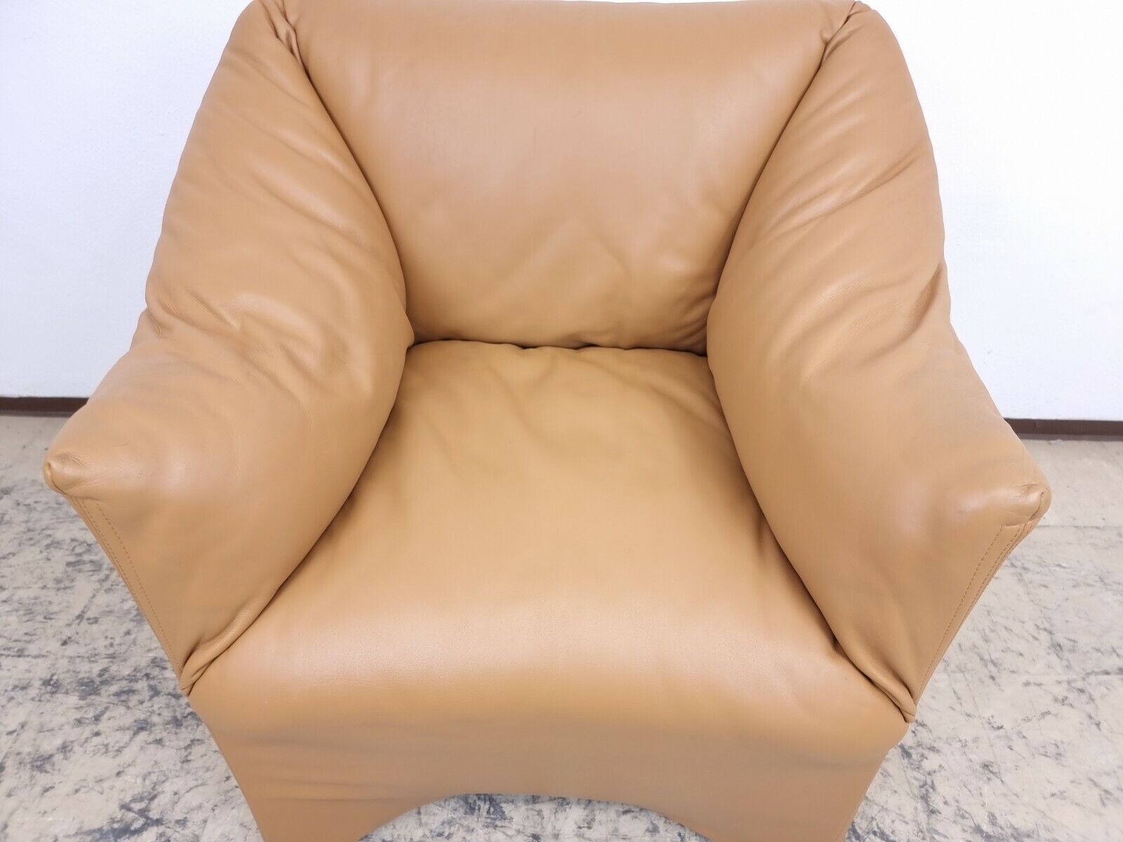 {{ product_title }} – {{ product_type }} von JS Furniture, Designer-Möbel gebraucht.