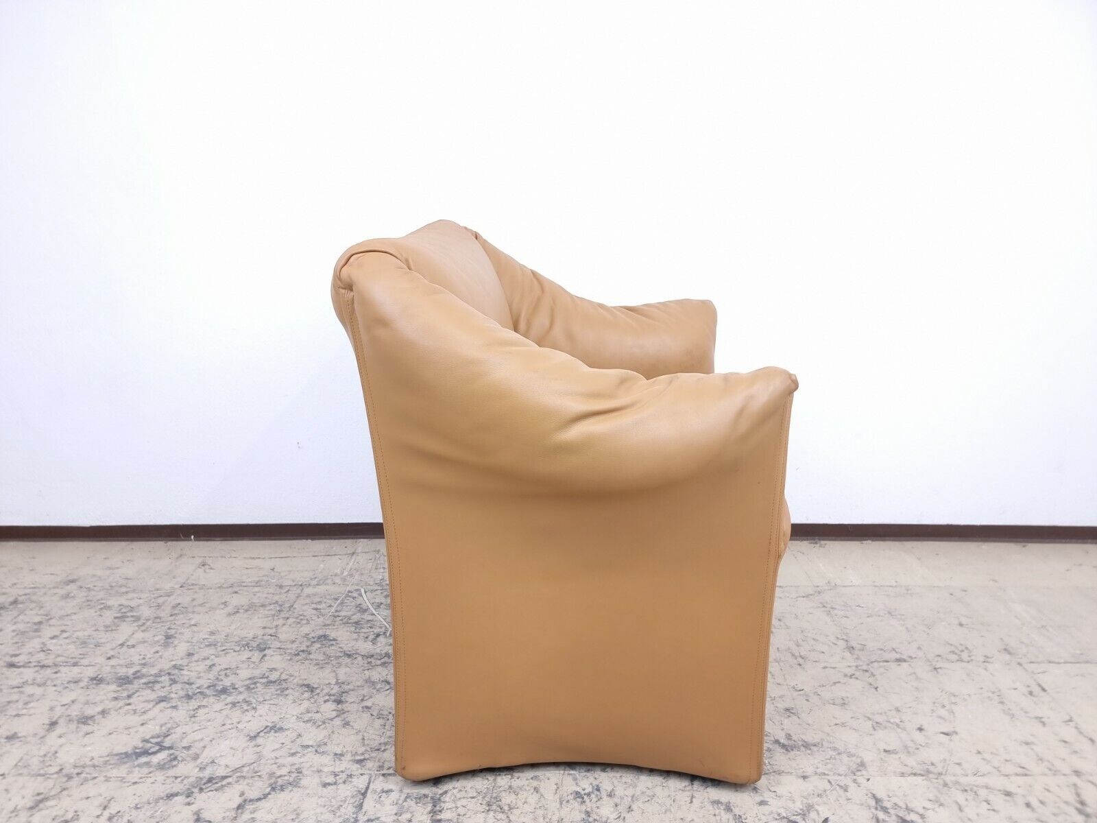 {{ product_title }} – {{ product_type }} von JS Furniture, Designer-Möbel gebraucht.