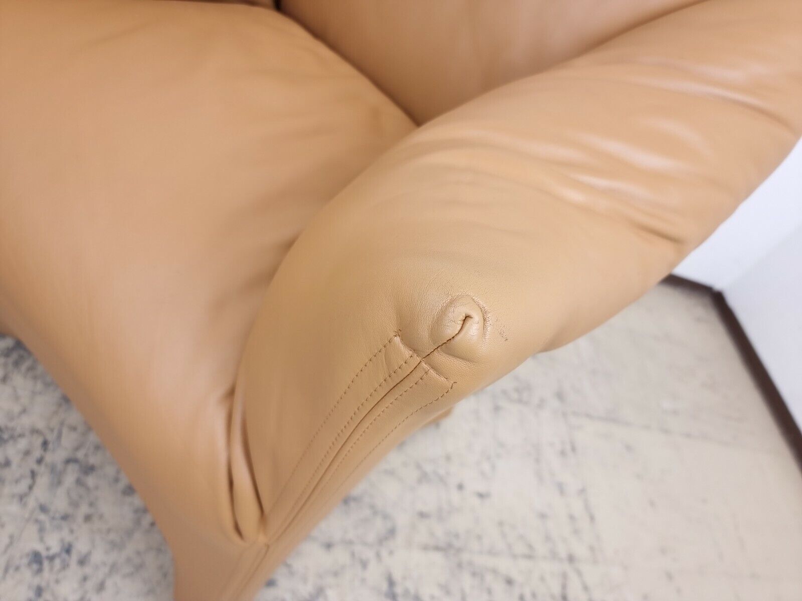 {{ product_title }} – {{ product_type }} von JS Furniture, Designer-Möbel gebraucht.