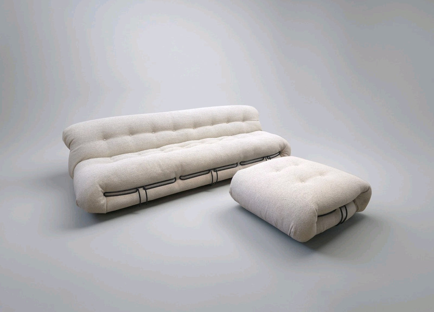 Cassina Soriana Dreisitzer Sofa mit Hocker Stoff Beige Designer Sofa-Cassina-JSFurniture