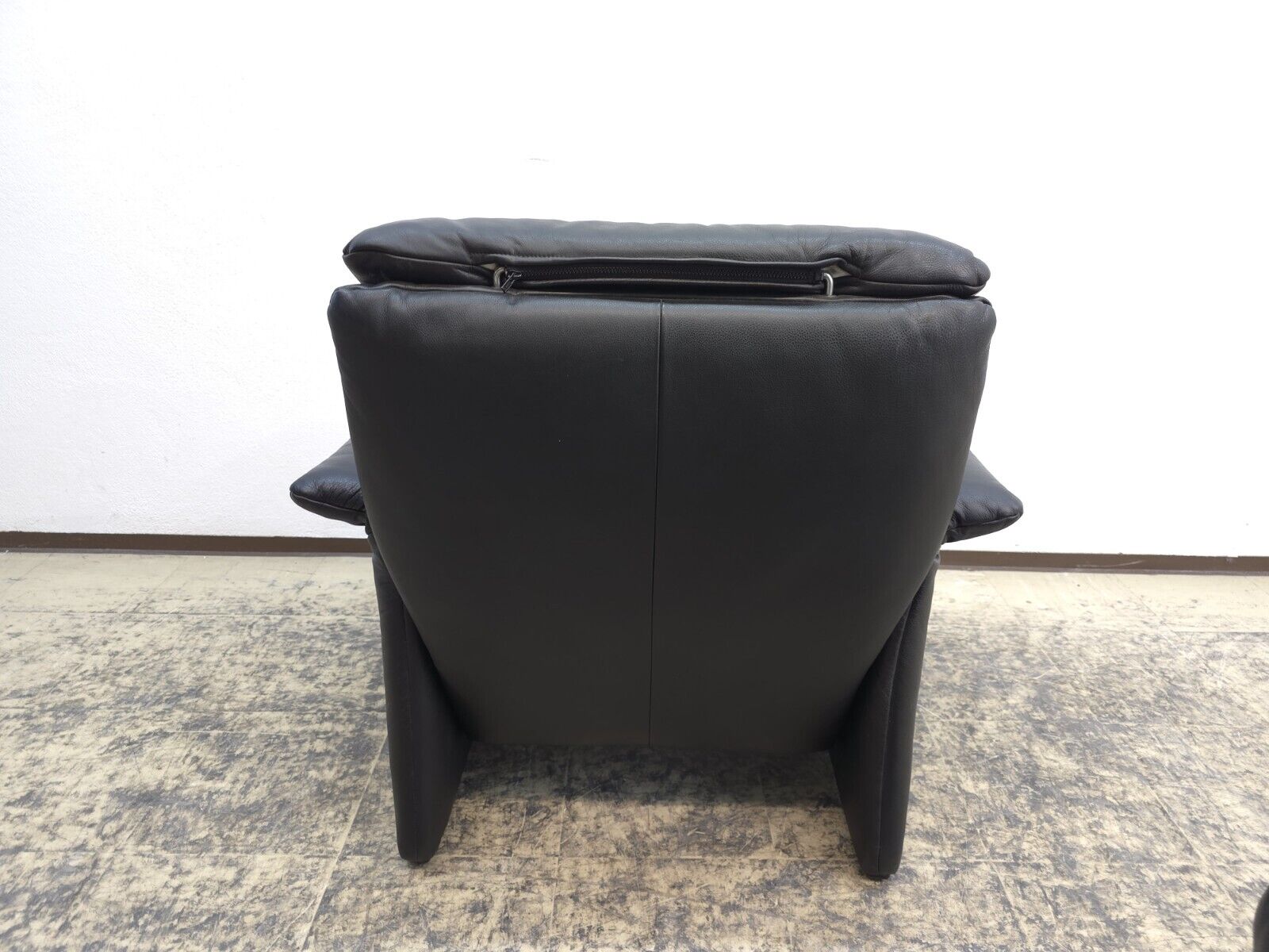 {{ product_title }} – {{ product_type }} von JS Furniture, Designer-Möbel gebraucht.