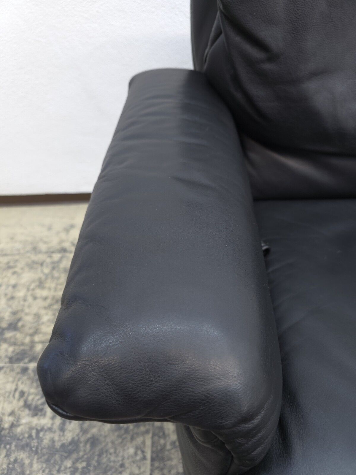 {{ product_title }} – {{ product_type }} von JS Furniture, Designer-Möbel gebraucht.