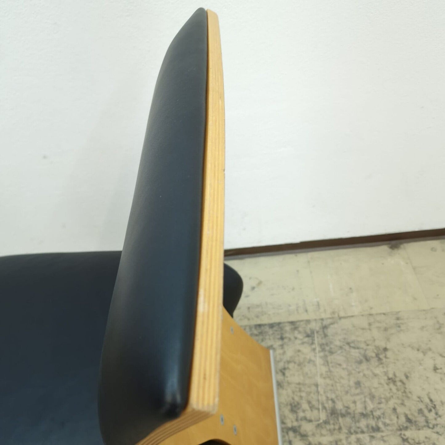 {{ product_title }} – {{ product_type }} von JS Furniture, Designer-Möbel gebraucht.