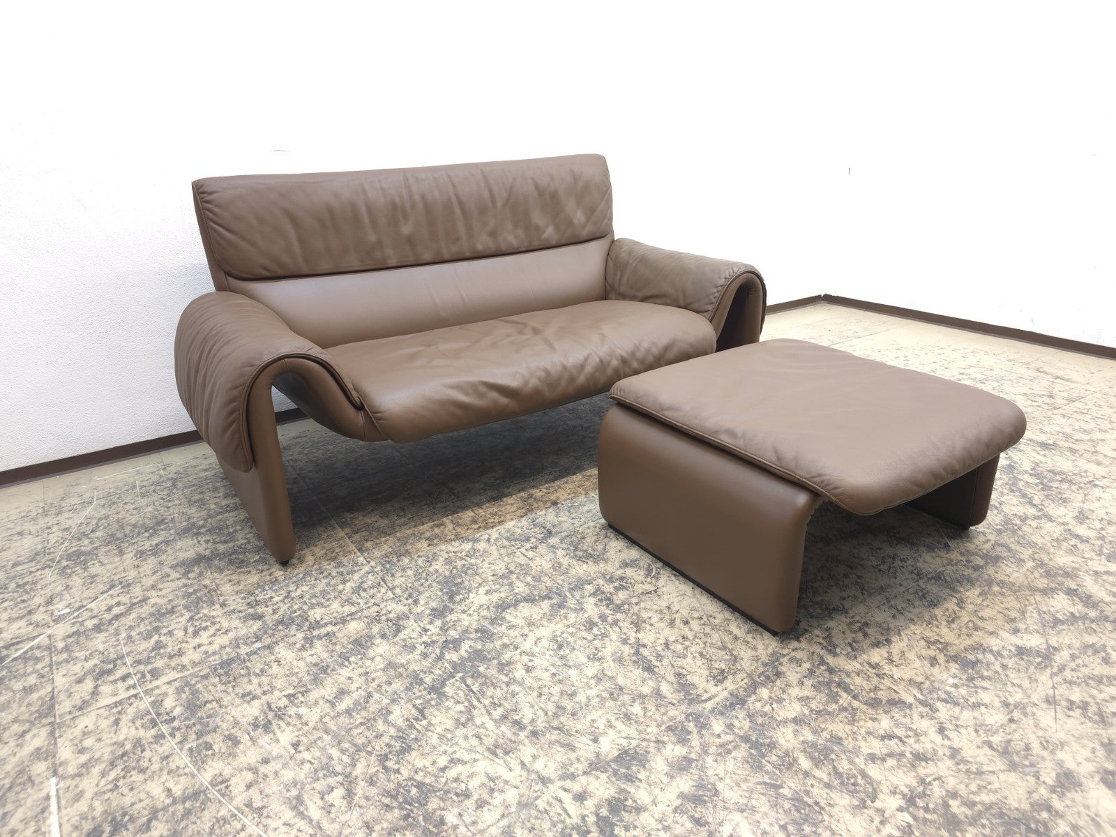 De Sede DS-2011 Braun Zweisitzer Designersofa Ledersofa Couch desede-De Sede-JSFurniture