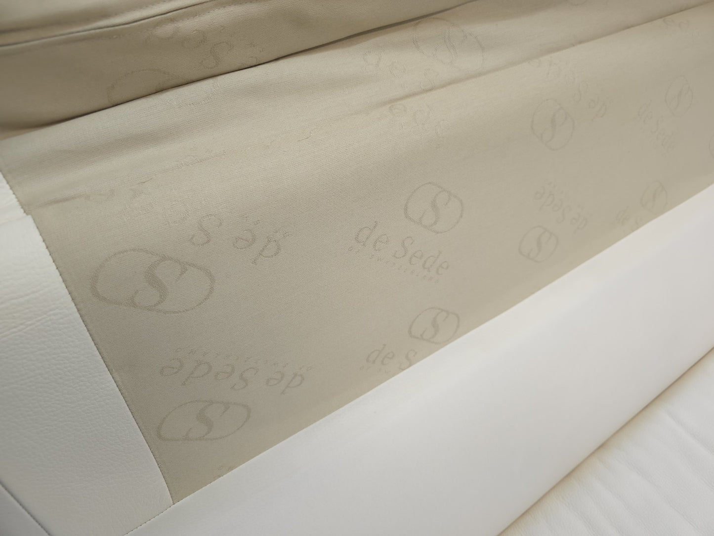 De Sede DS-2011 Designersofa Ledersofa Couch Zweisitzer Creme-De Sede-JSFurniture