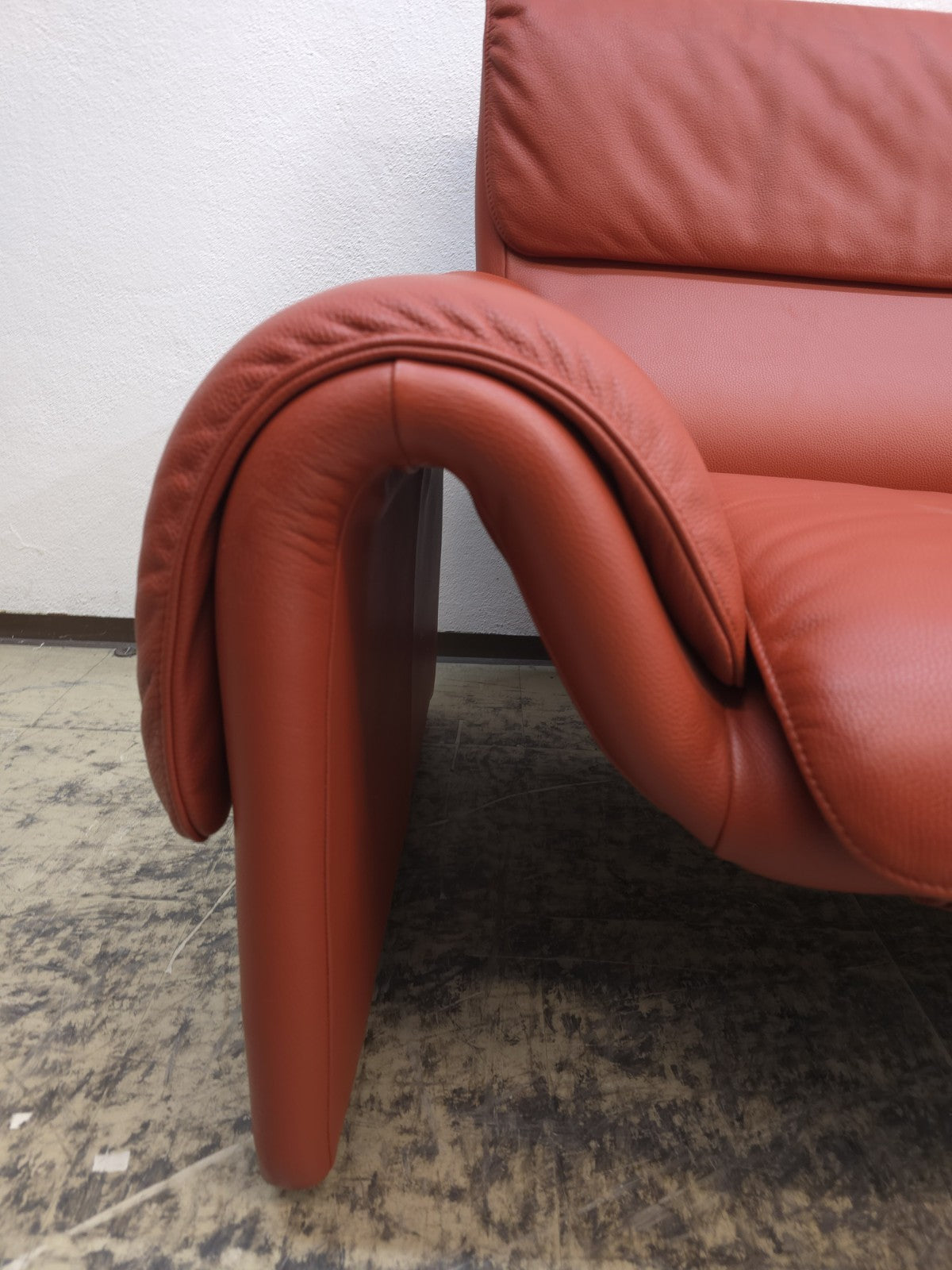 De Sede DS-2011 Dreisitzer Designersofa Lachsfarbe-De Sede-JSFurniture