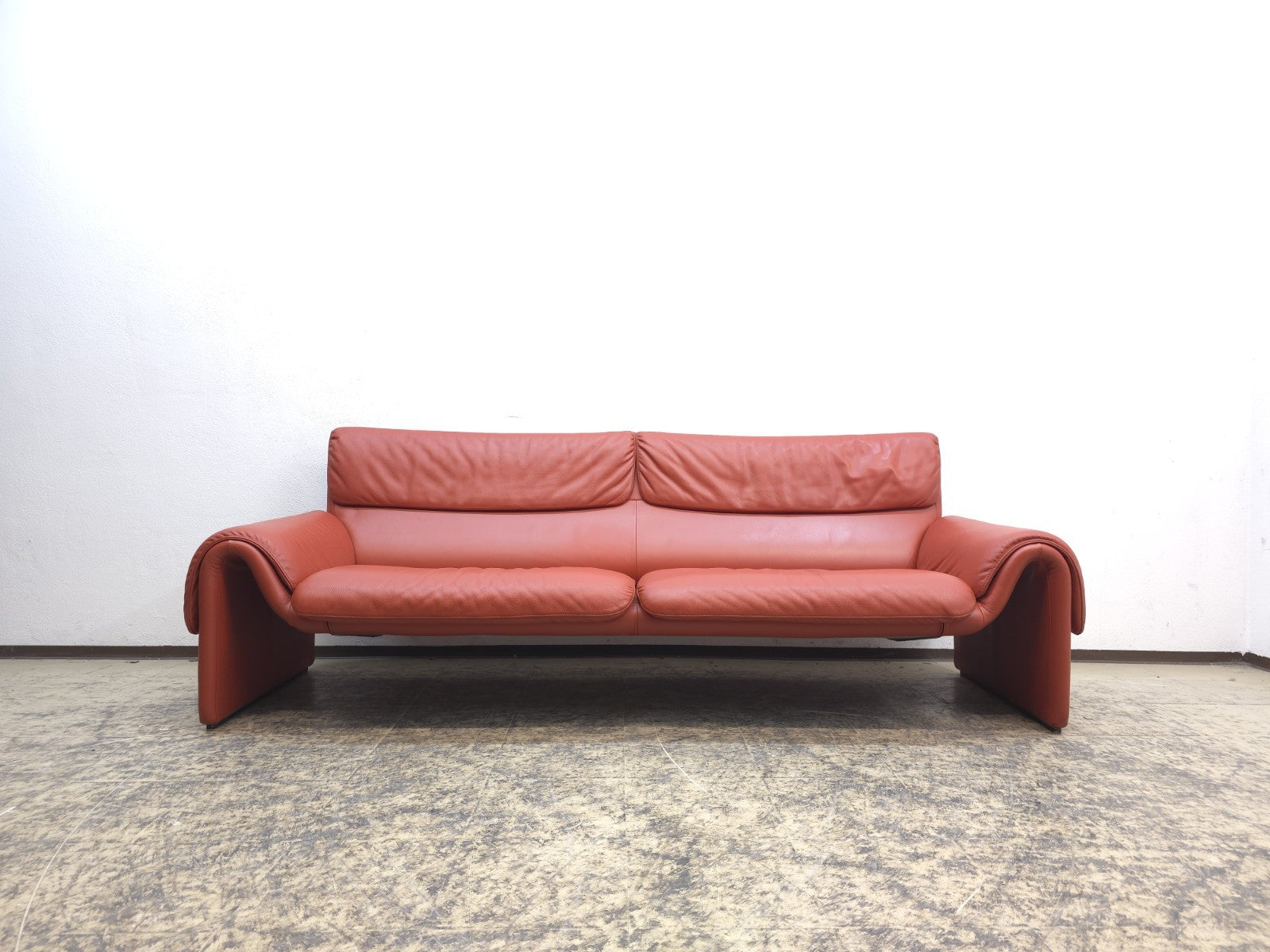 De Sede DS-2011 Dreisitzer Designersofa Lachsfarbe-De Sede-JSFurniture