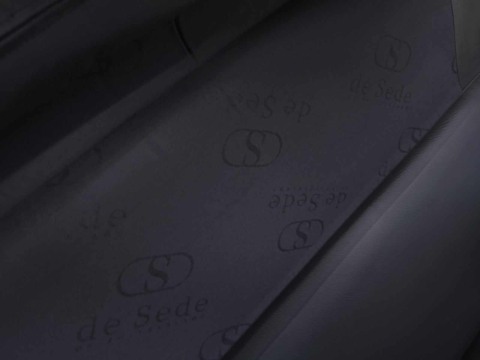 {{ product_title }} – {{ product_type }} von JS Furniture, Designer-Möbel gebraucht.