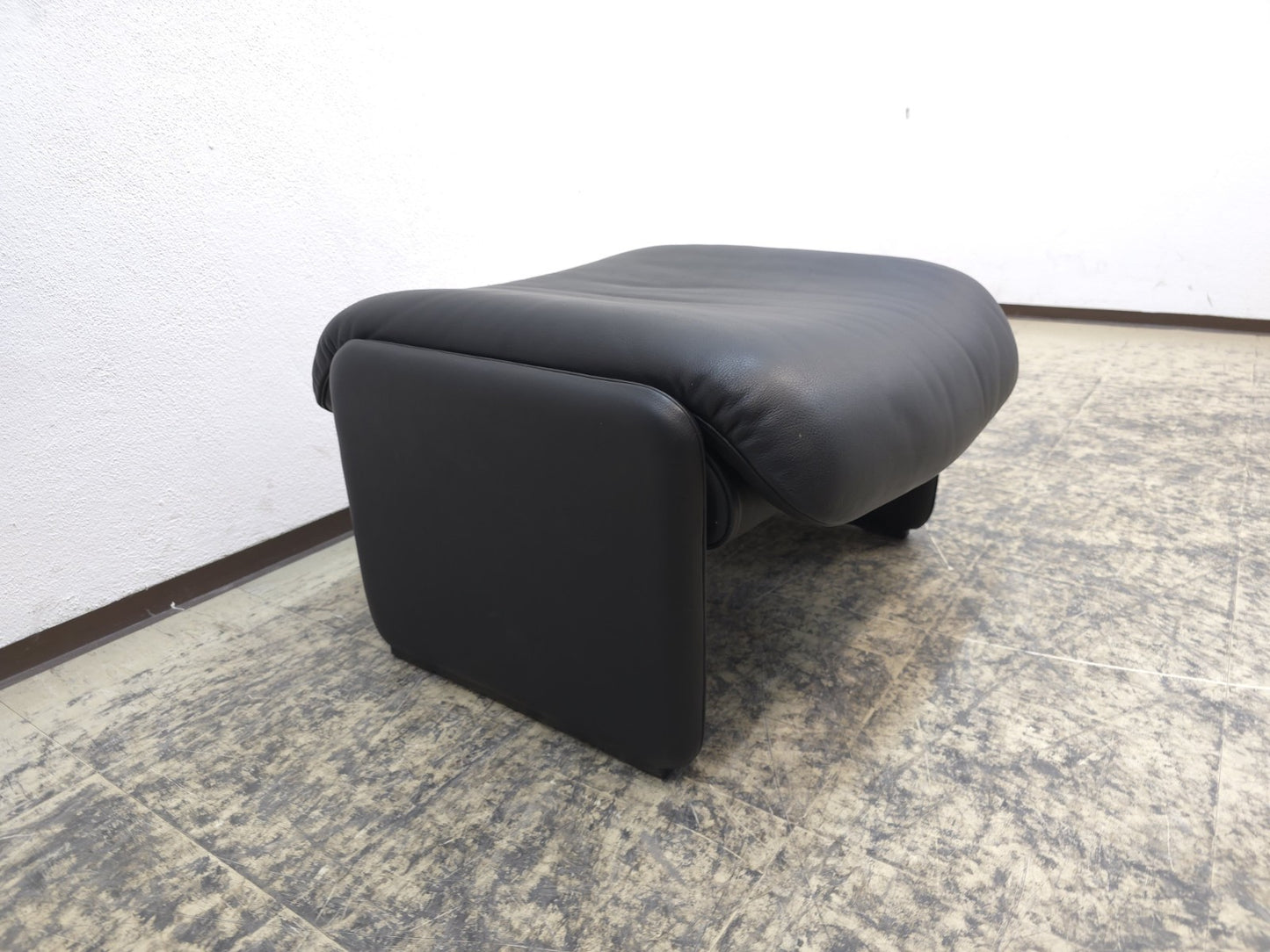 De Sede DS-2018 Lederhocker Designerhocker Stool Ottomane Schwarz-De Sede-JSFurniture
