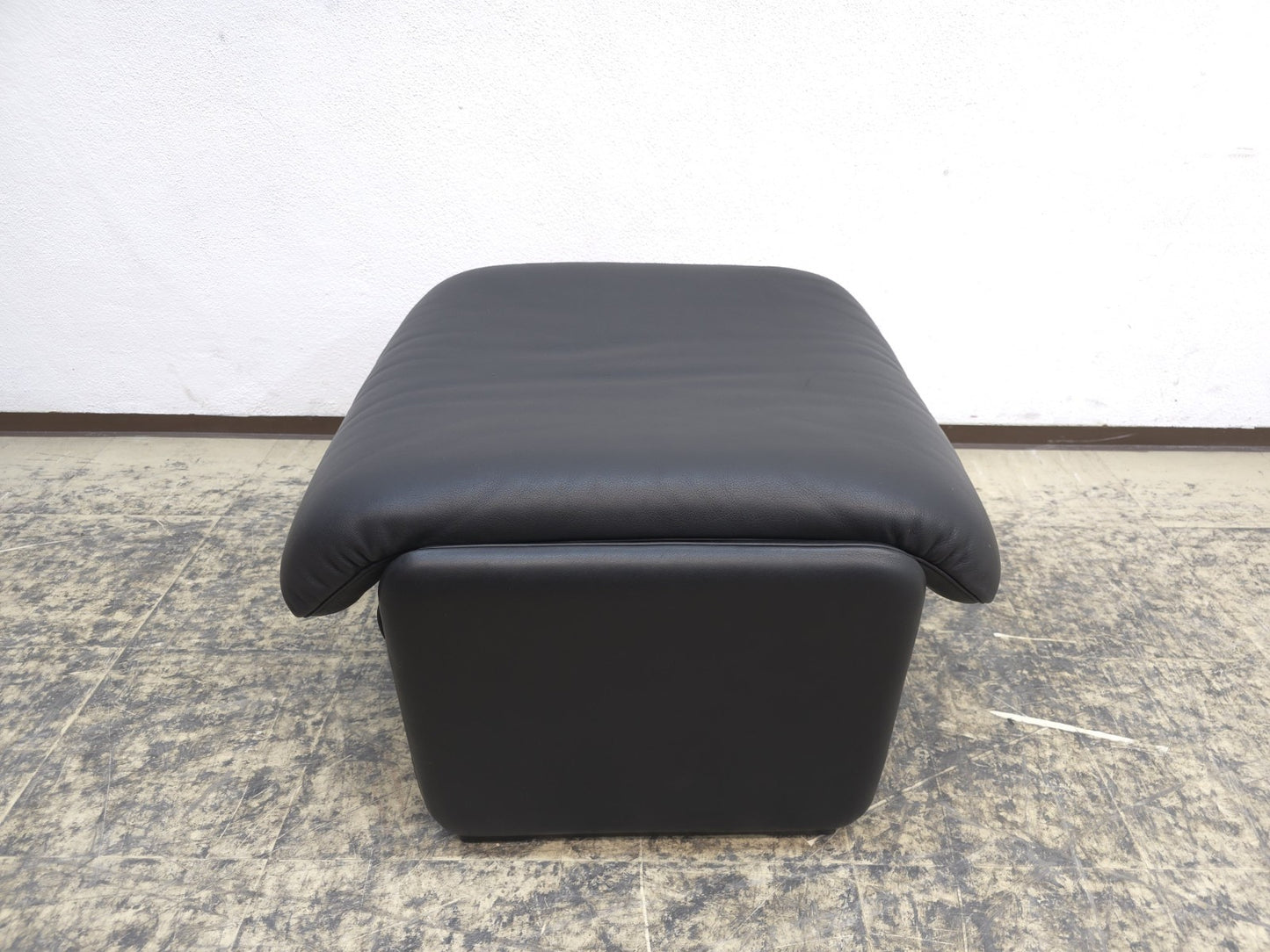 De Sede DS-2018 Lederhocker Designerhocker Stool Ottomane Schwarz-De Sede-JSFurniture