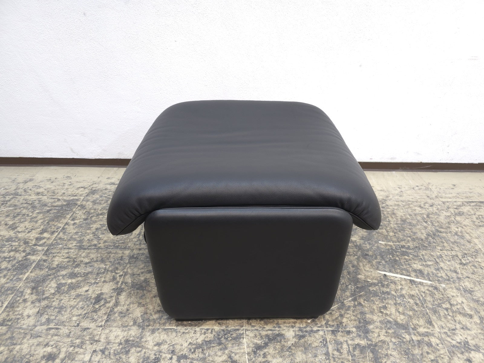 De Sede DS-2018 Lederhocker Designerhocker Stool Ottomane Schwarz-De Sede-JSFurniture