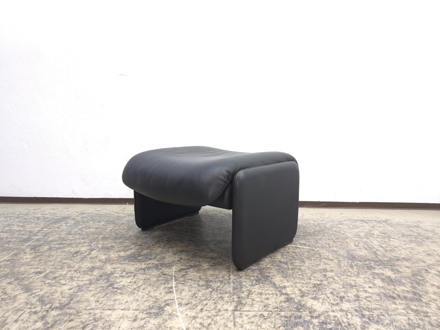 De Sede DS-2018 Lederhocker Designerhocker Stool Ottomane Schwarz-De Sede-JSFurniture