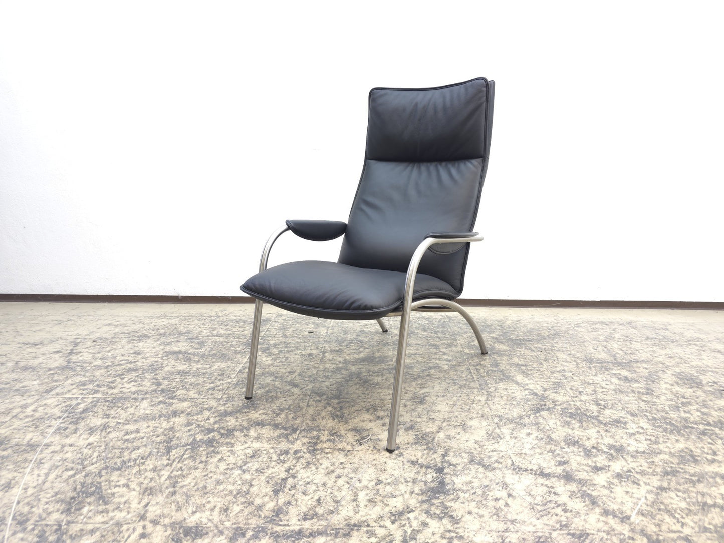 {{ product_title }} – {{ product_type }} von JS Furniture, Designer-Möbel gebraucht.