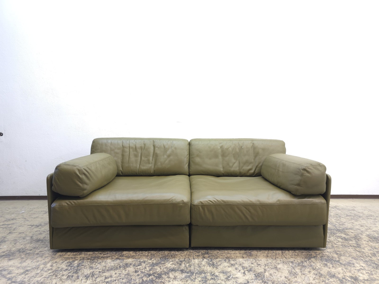 {{ product_title }} – {{ product_type }} von JS Furniture, Designer-Möbel gebraucht.