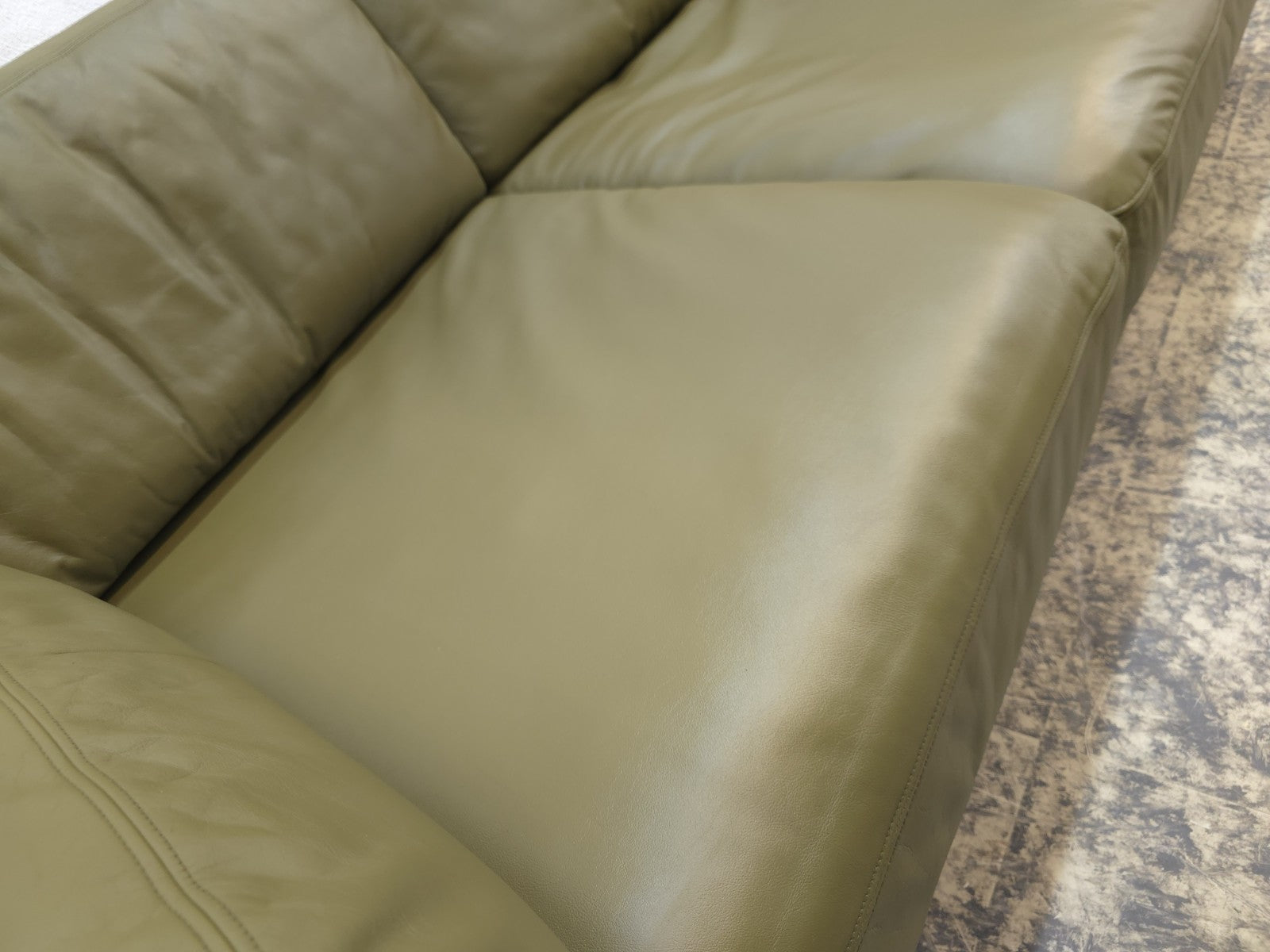 {{ product_title }} – {{ product_type }} von JS Furniture, Designer-Möbel gebraucht.