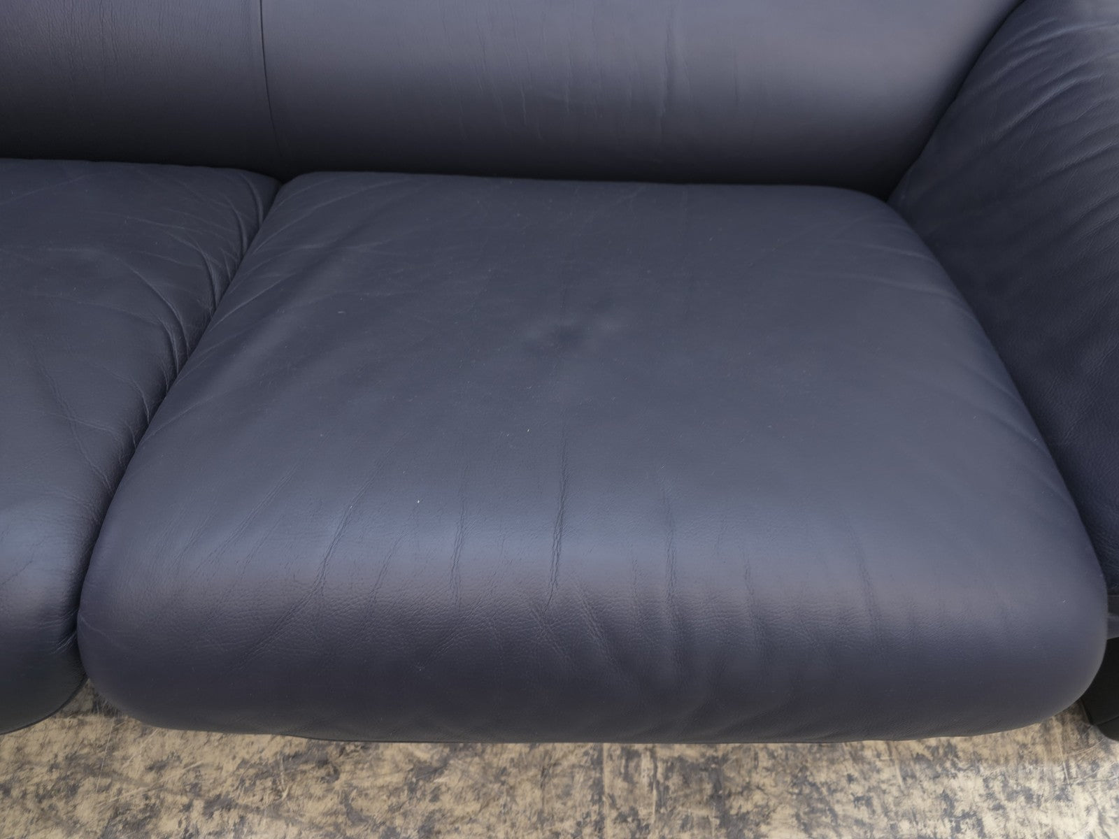 {{ product_title }} – {{ product_type }} von JS Furniture, Designer-Möbel gebraucht.
