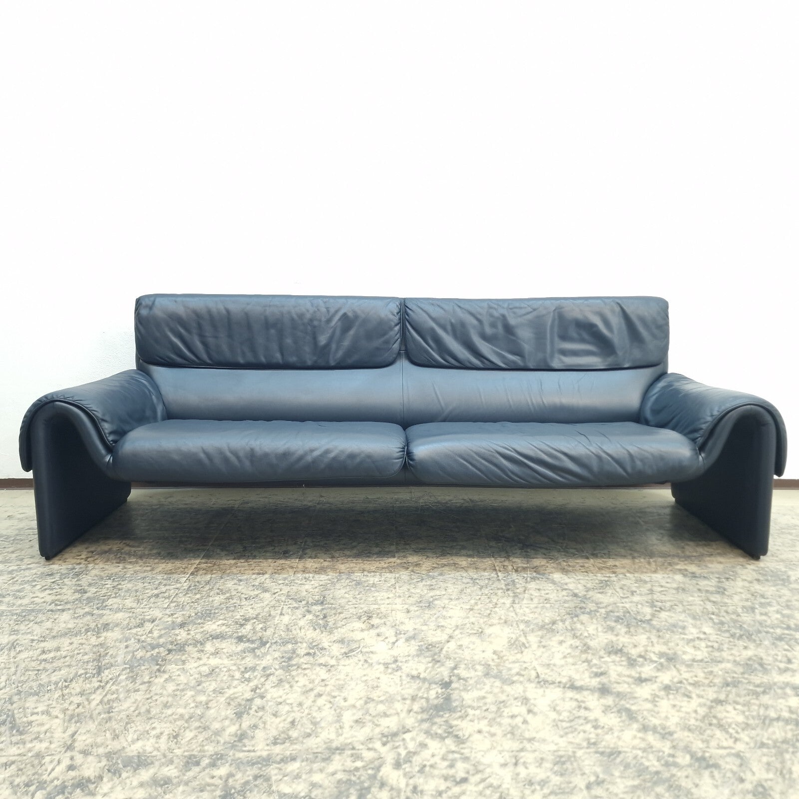 {{ product_title }} – {{ product_type }} von JS Furniture, Designer-Möbel gebraucht.