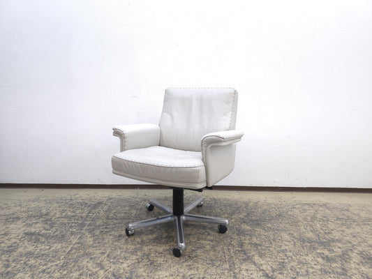 {{ product_title }} – {{ product_type }} von JS Furniture, Designer-Möbel gebraucht.