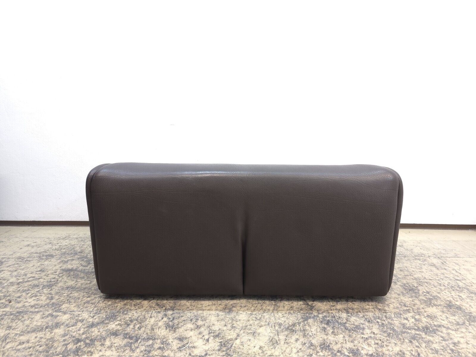 {{ product_title }} – {{ product_type }} von JS Furniture, Designer-Möbel gebraucht.