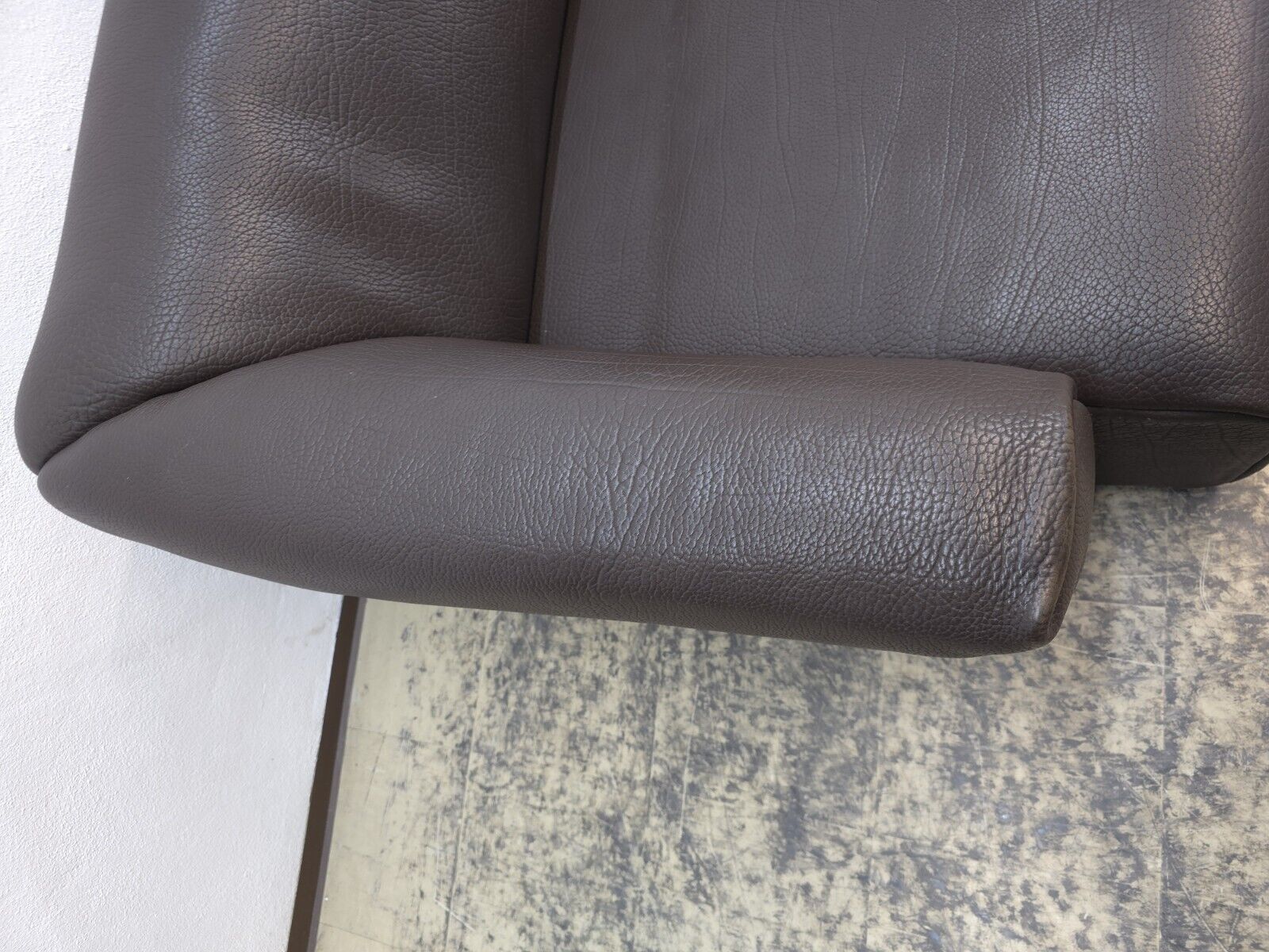 {{ product_title }} – {{ product_type }} von JS Furniture, Designer-Möbel gebraucht.