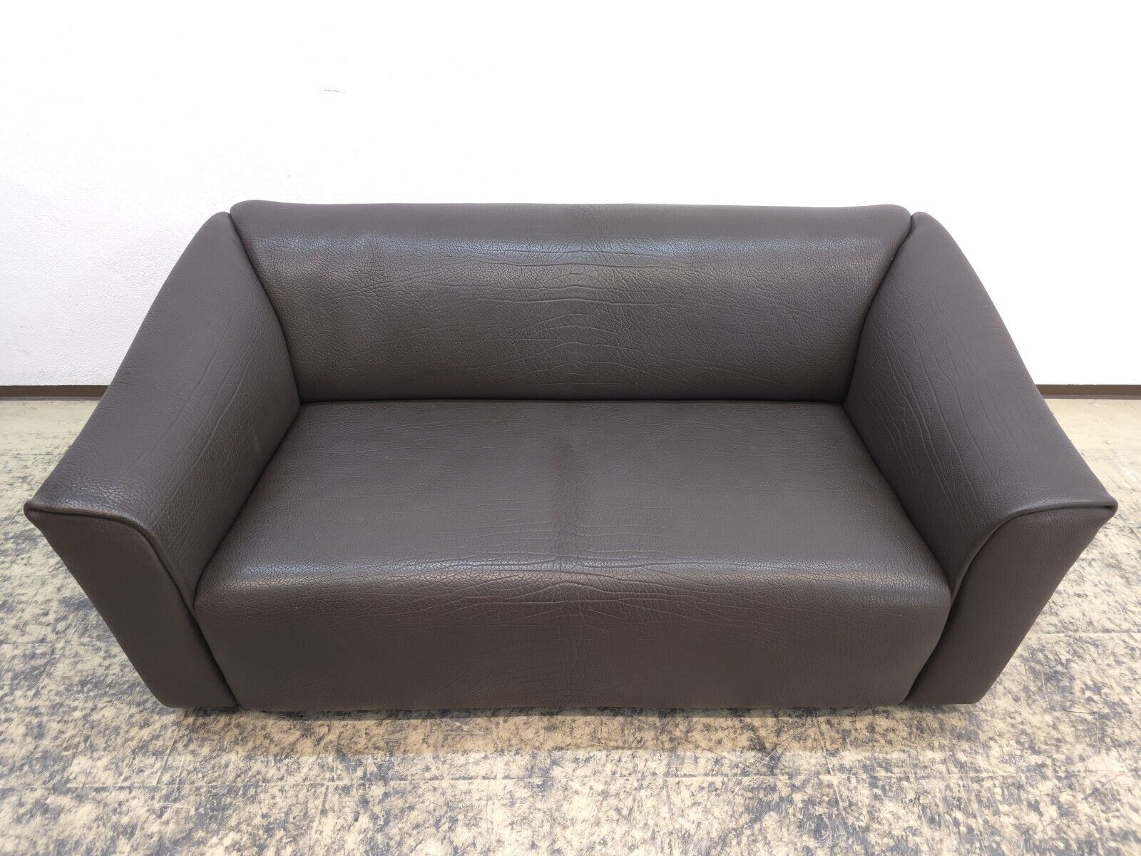 {{ product_title }} – {{ product_type }} von JS Furniture, Designer-Möbel gebraucht.