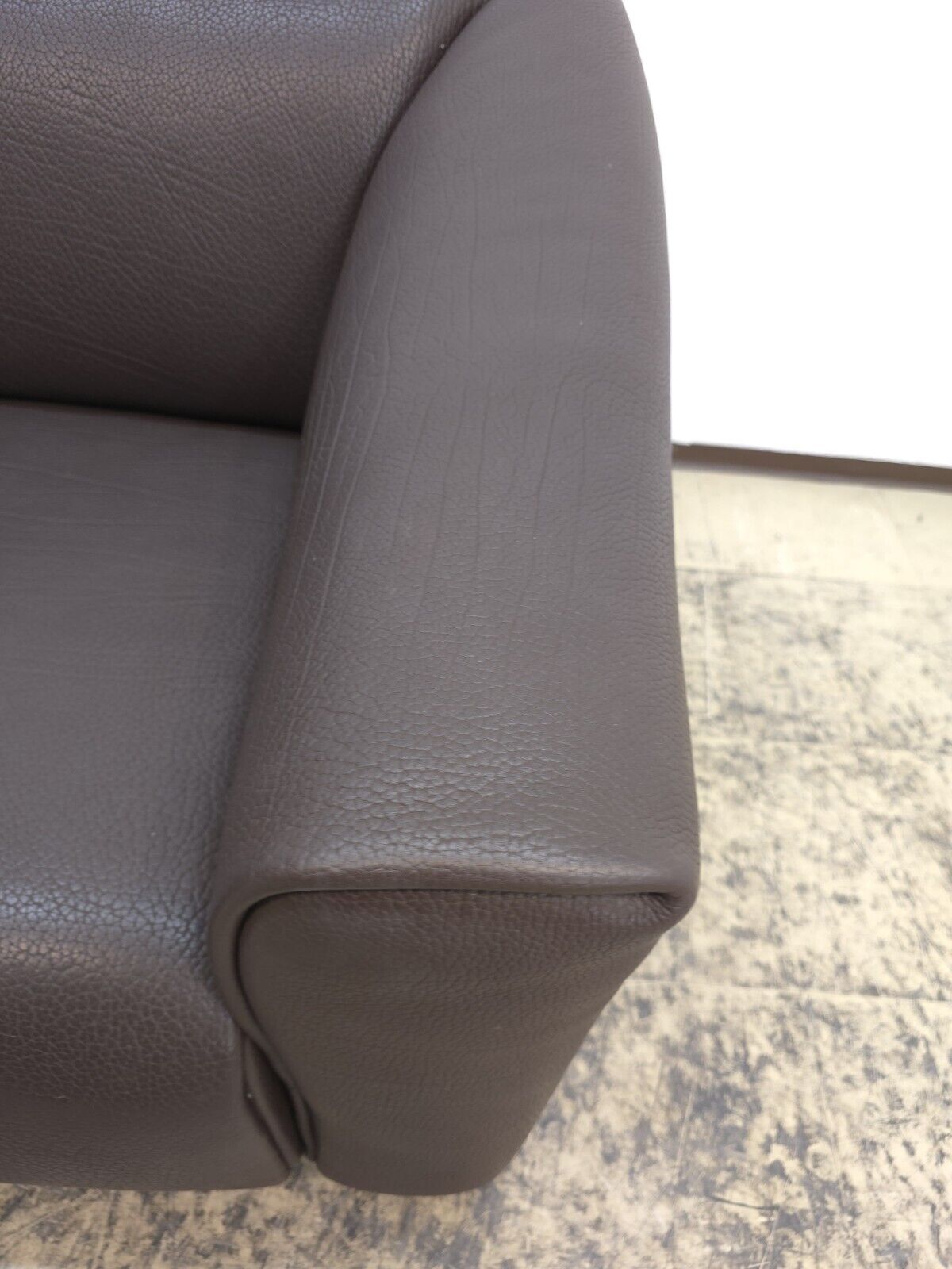 {{ product_title }} – {{ product_type }} von JS Furniture, Designer-Möbel gebraucht.
