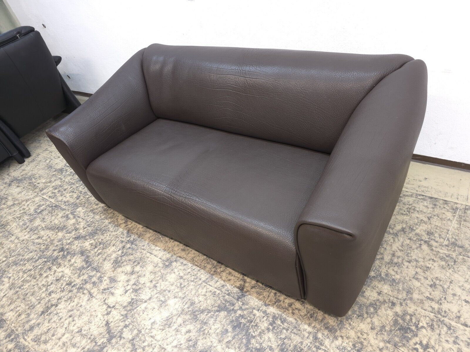 {{ product_title }} – {{ product_type }} von JS Furniture, Designer-Möbel gebraucht.