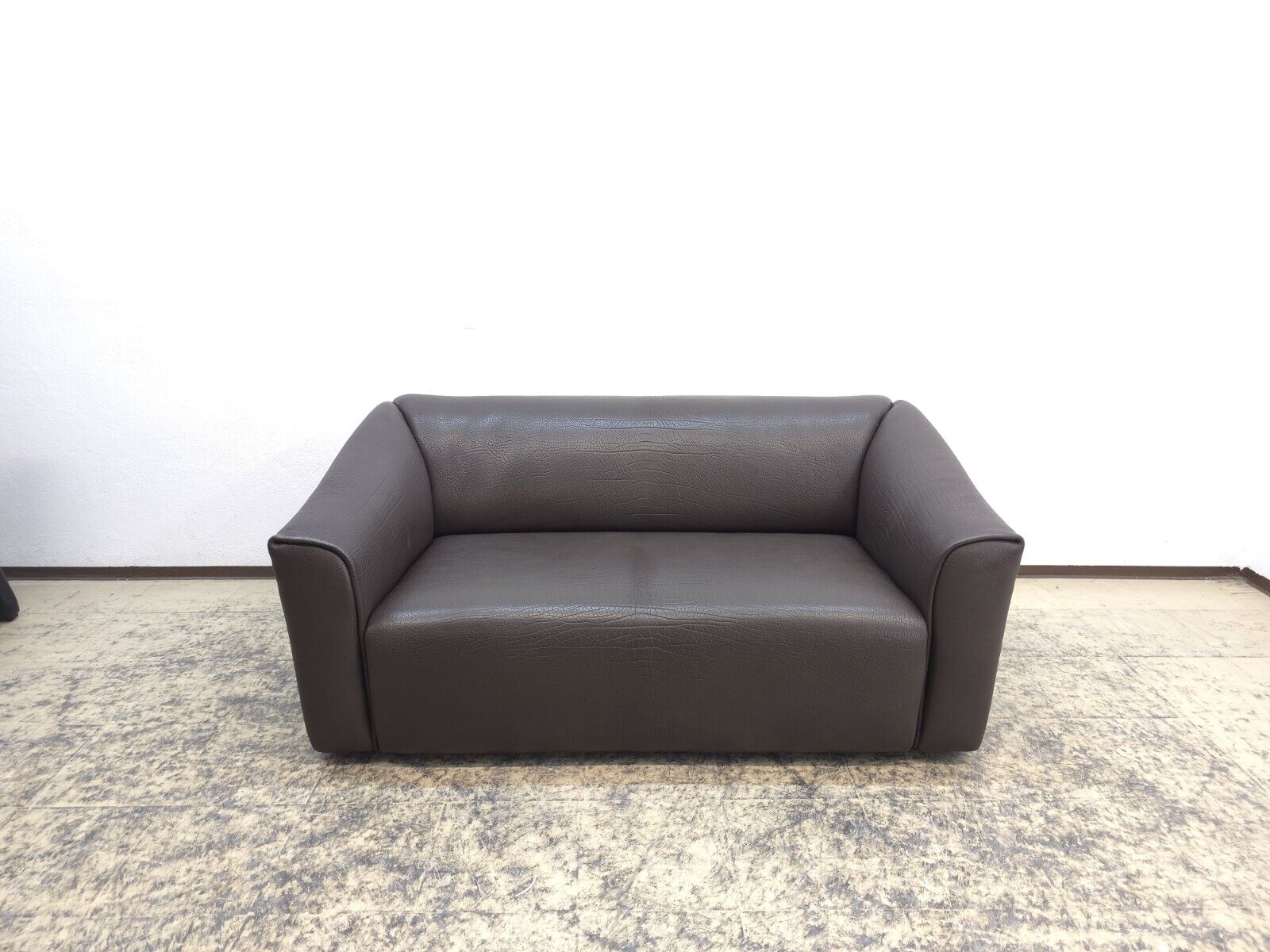 {{ product_title }} – {{ product_type }} von JS Furniture, Designer-Möbel gebraucht.