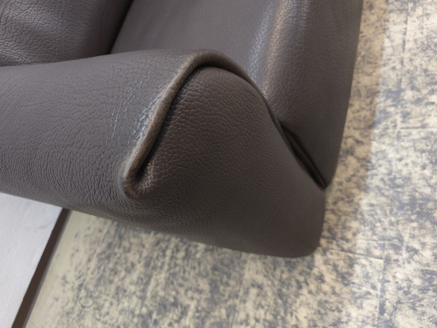 {{ product_title }} – {{ product_type }} von JS Furniture, Designer-Möbel gebraucht.