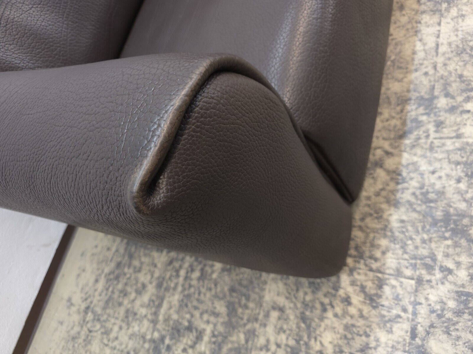 {{ product_title }} – {{ product_type }} von JS Furniture, Designer-Möbel gebraucht.