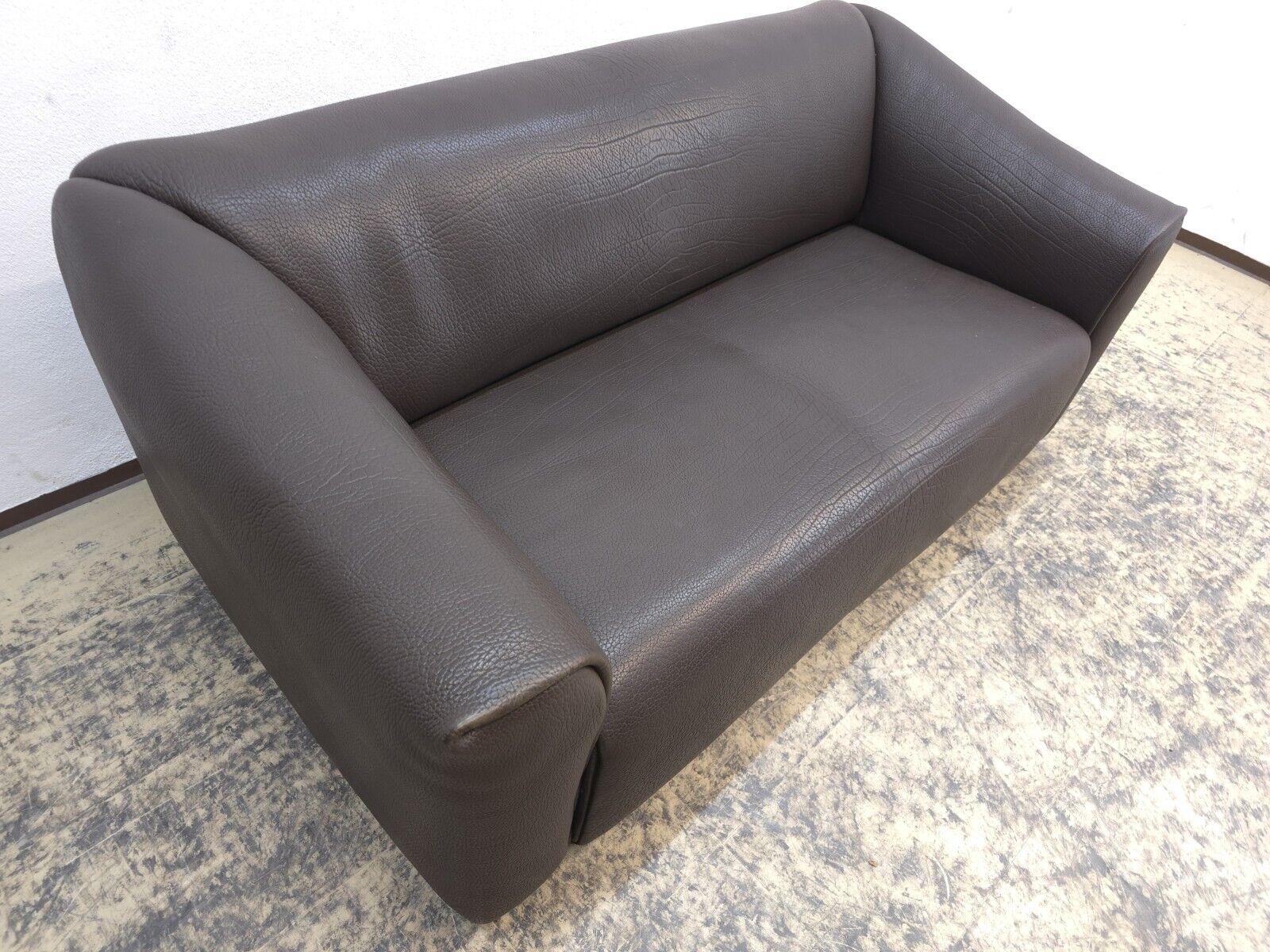 {{ product_title }} – {{ product_type }} von JS Furniture, Designer-Möbel gebraucht.
