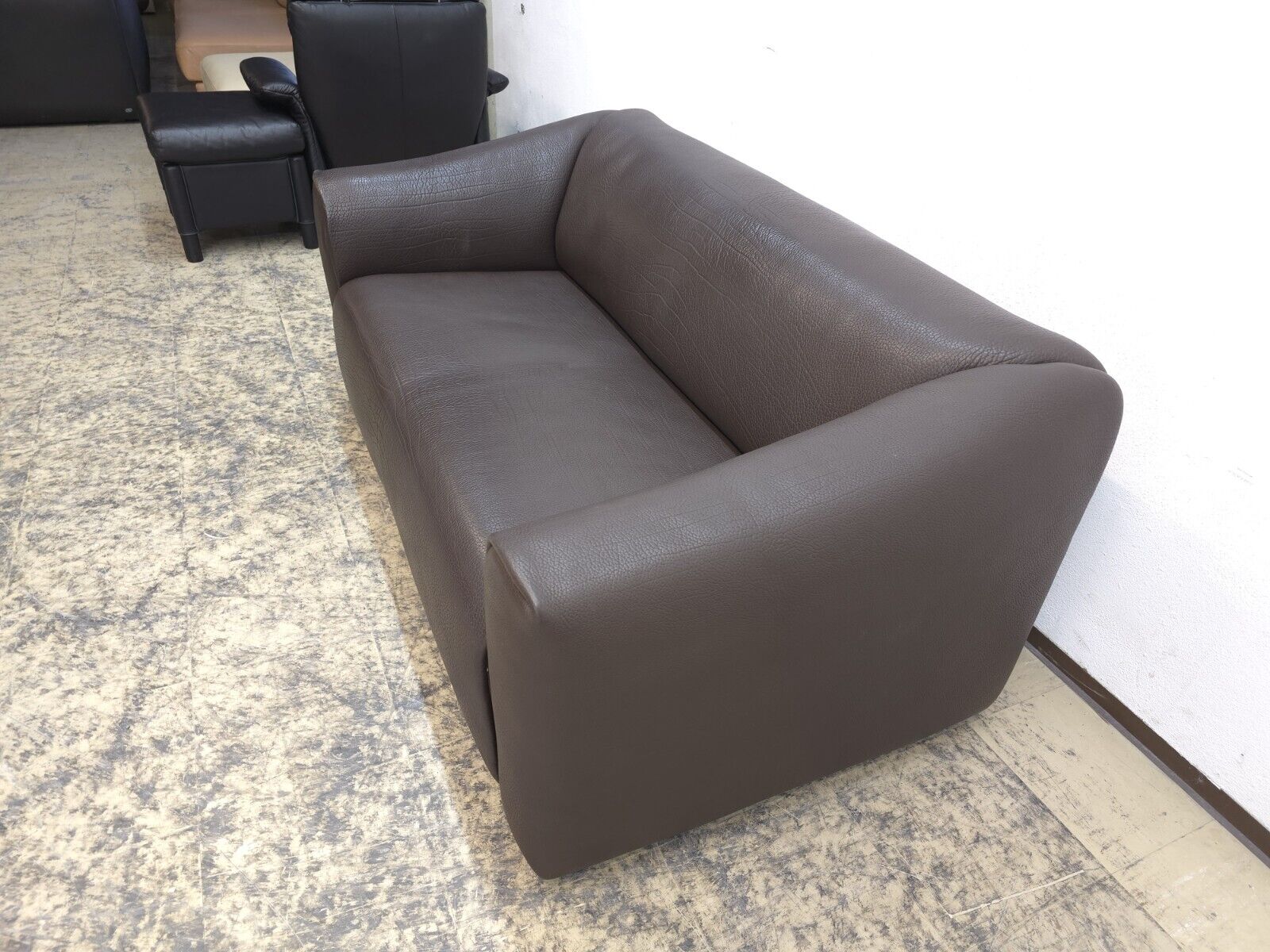 {{ product_title }} – {{ product_type }} von JS Furniture, Designer-Möbel gebraucht.