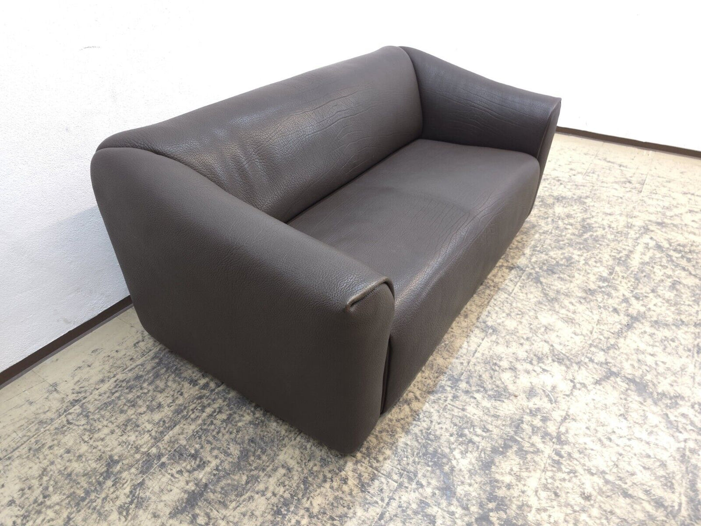 {{ product_title }} – {{ product_type }} von JS Furniture, Designer-Möbel gebraucht.