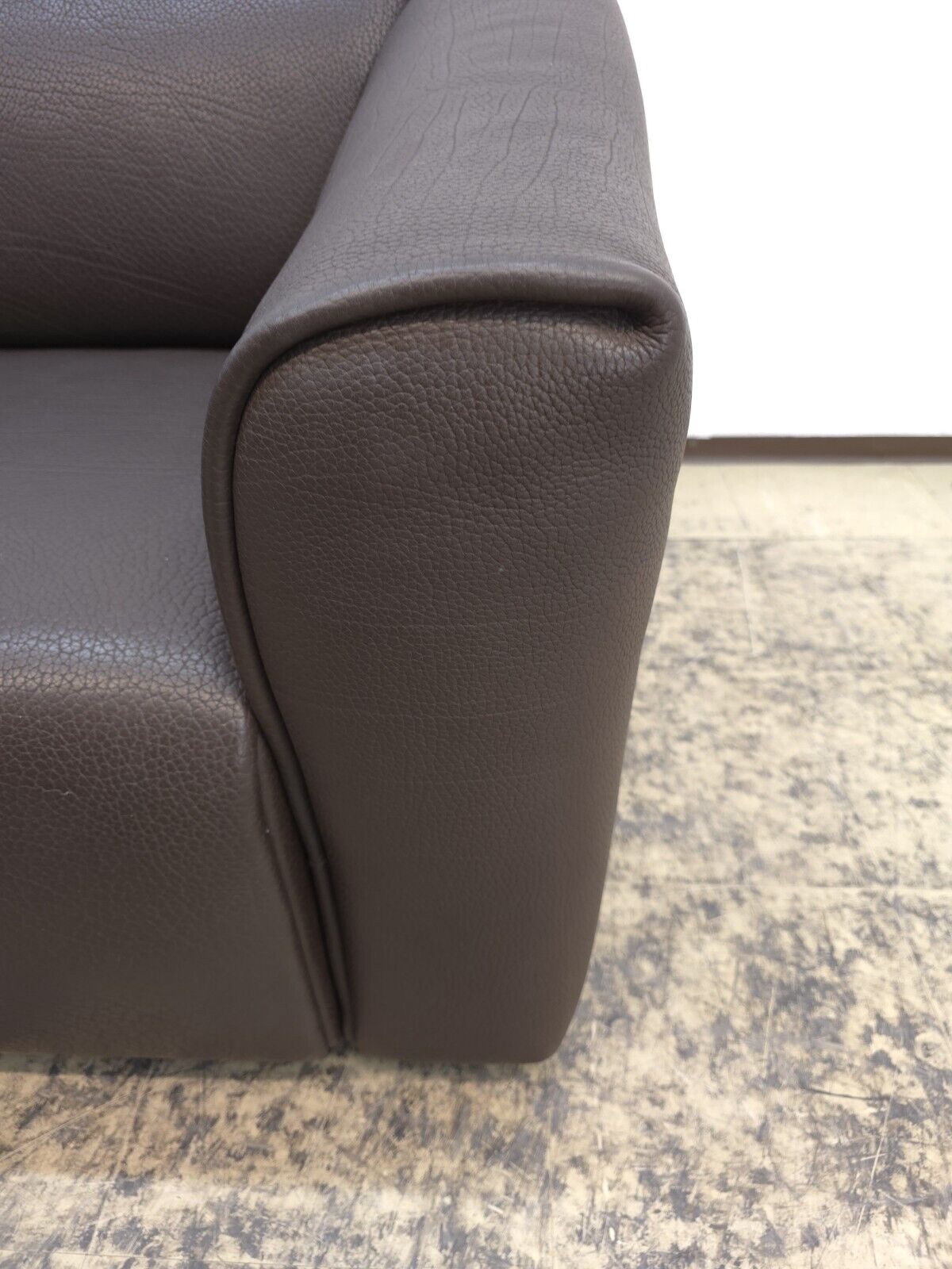 {{ product_title }} – {{ product_type }} von JS Furniture, Designer-Möbel gebraucht.