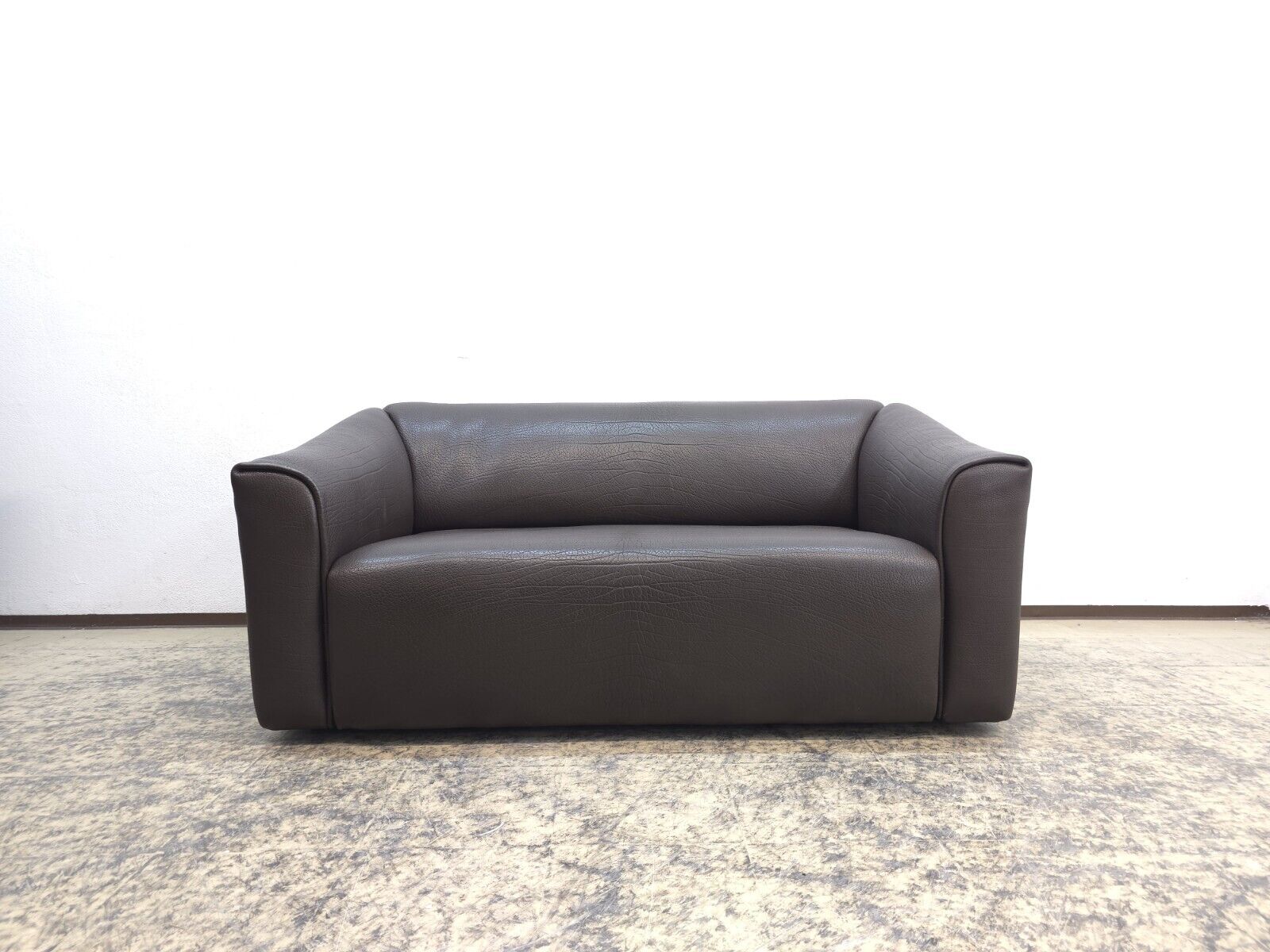 {{ product_title }} – {{ product_type }} von JS Furniture, Designer-Möbel gebraucht.