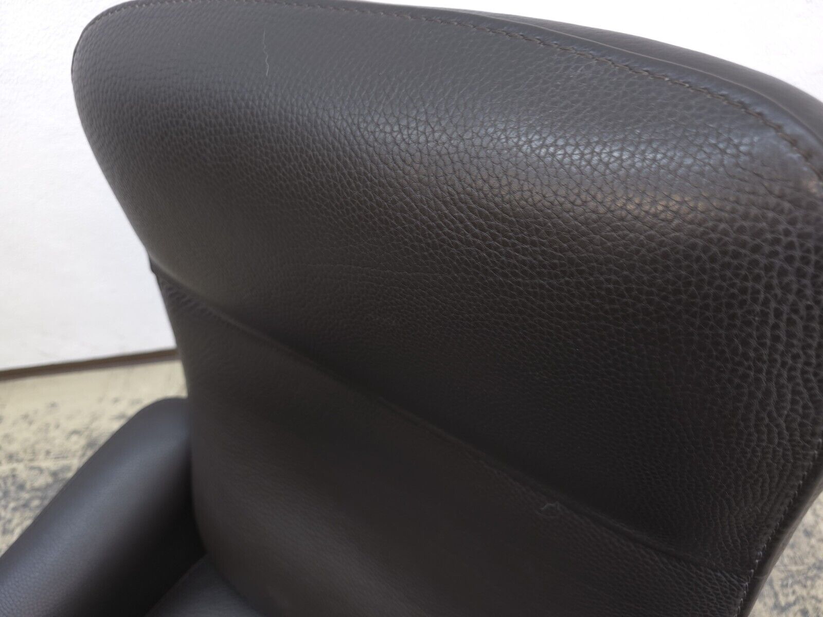 {{ product_title }} – {{ product_type }} von JS Furniture, Designer-Möbel gebraucht.