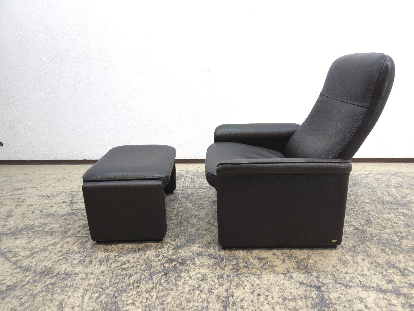 {{ product_title }} – {{ product_type }} von JS Furniture, Designer-Möbel gebraucht.