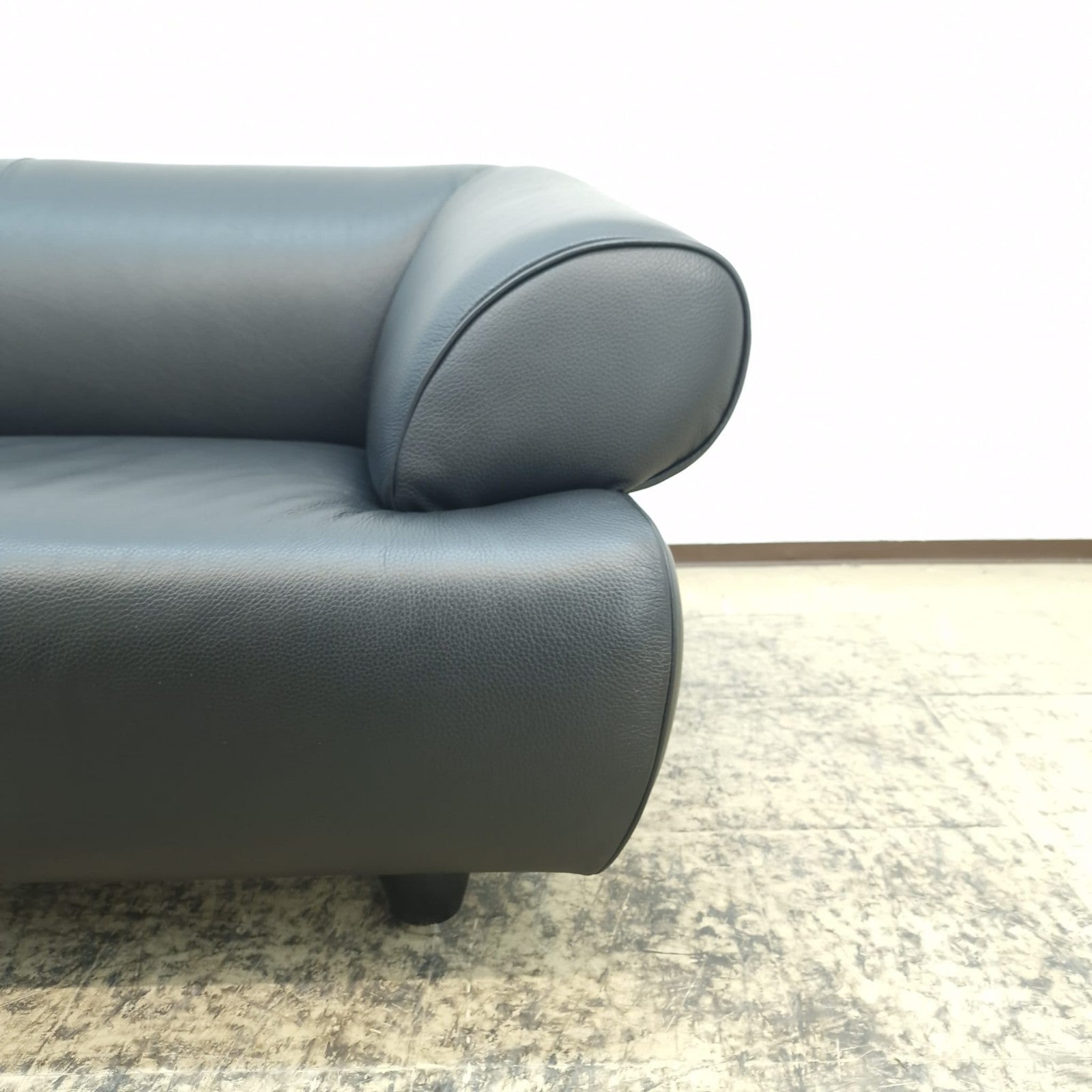 {{ product_title }} – {{ product_type }} von JS Furniture, Designer-Möbel gebraucht.
