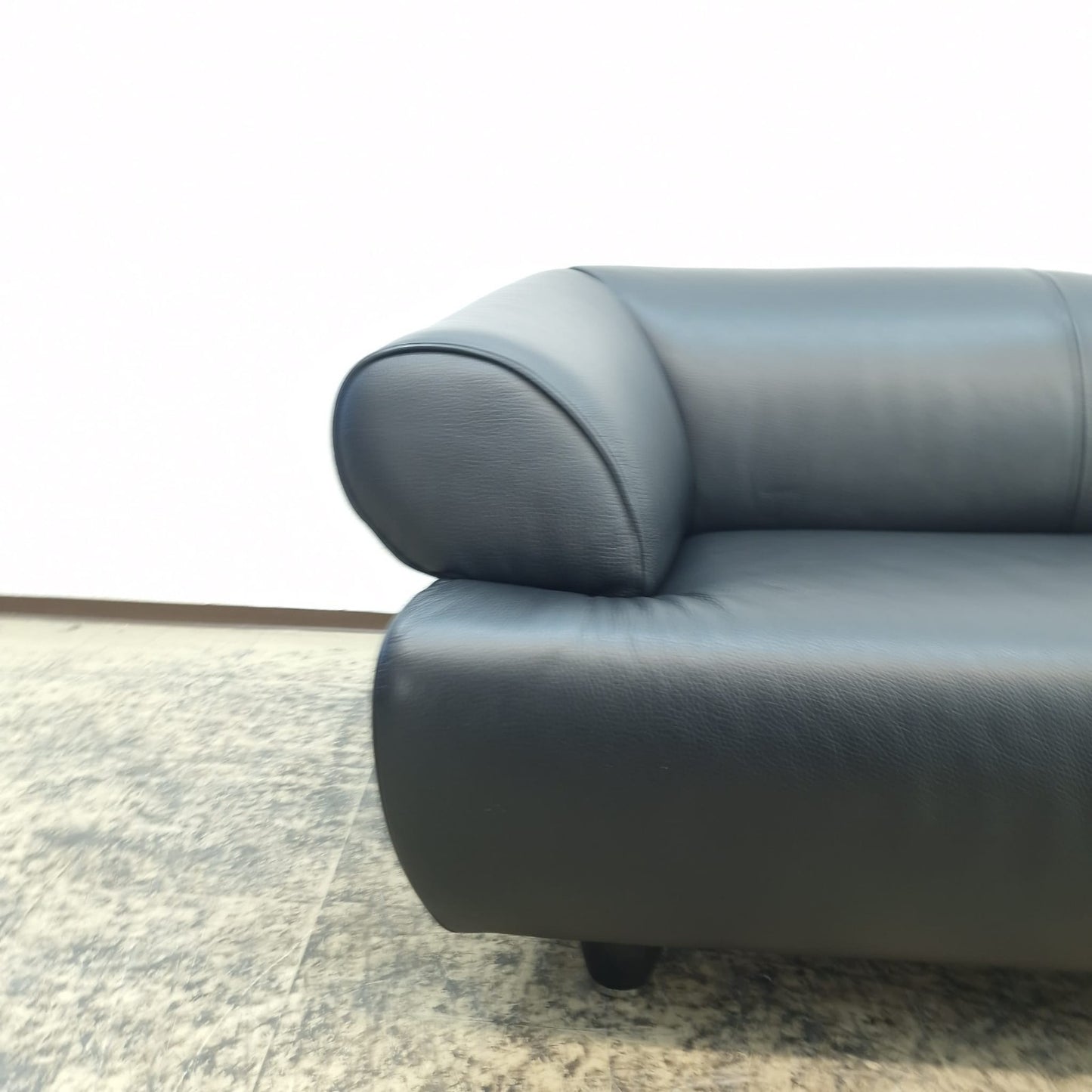 {{ product_title }} – {{ product_type }} von JS Furniture, Designer-Möbel gebraucht.