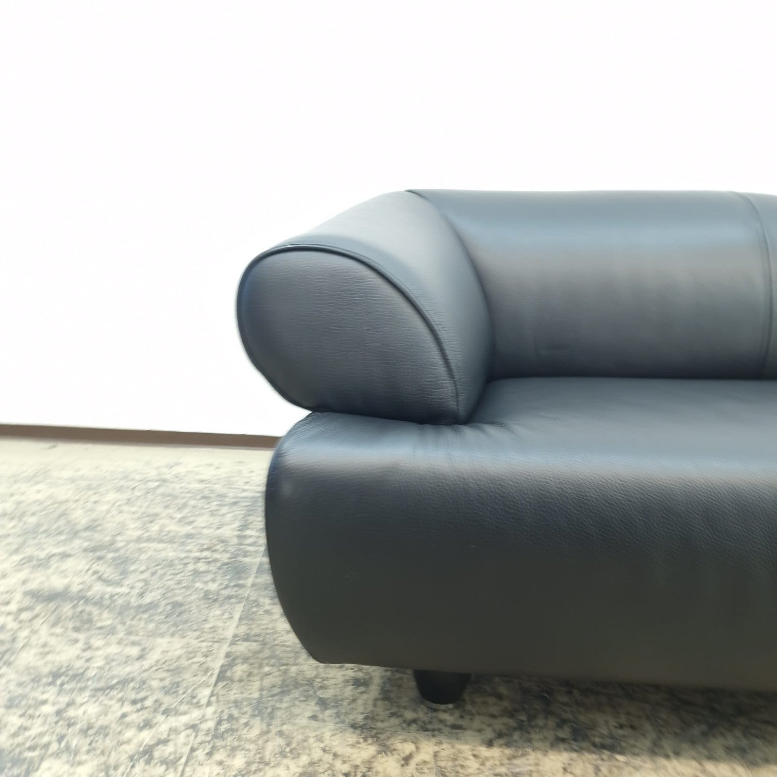 {{ product_title }} – {{ product_type }} von JS Furniture, Designer-Möbel gebraucht.