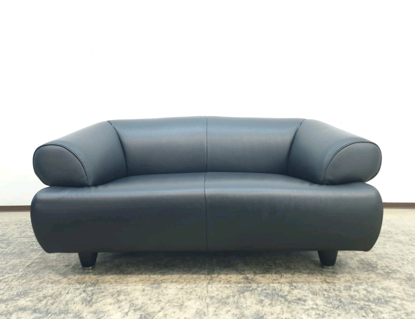 {{ product_title }} – {{ product_type }} von JS Furniture, Designer-Möbel gebraucht.