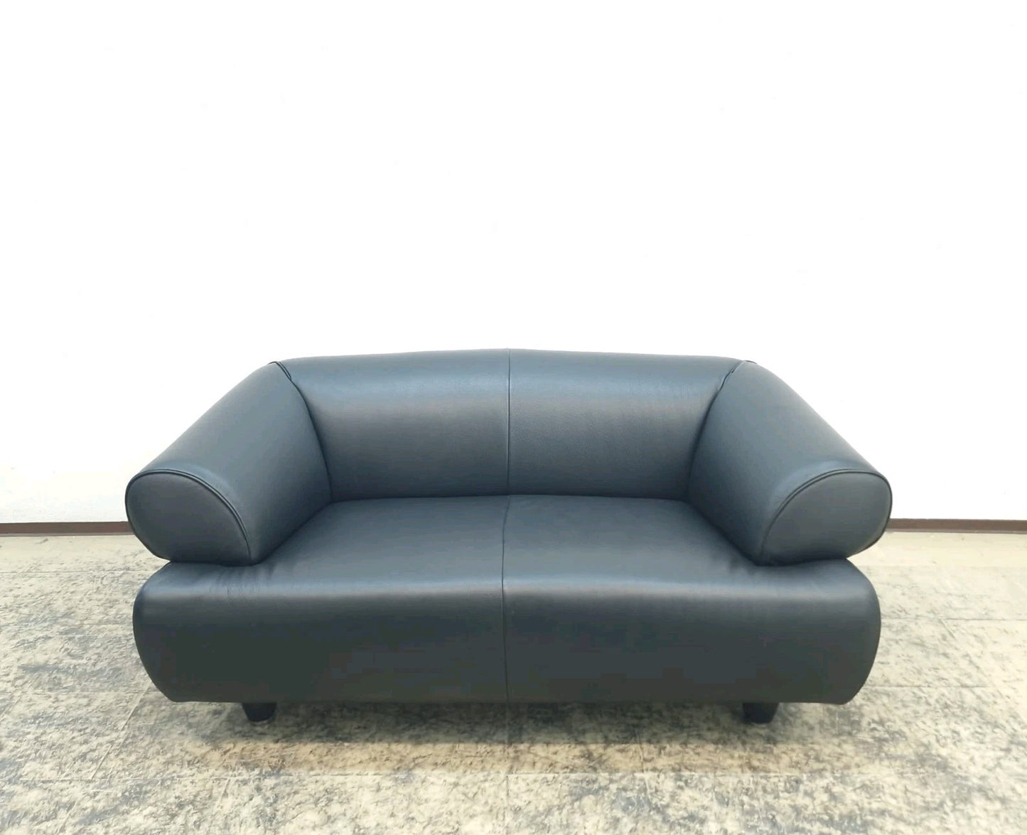 {{ product_title }} – {{ product_type }} von JS Furniture, Designer-Möbel gebraucht.