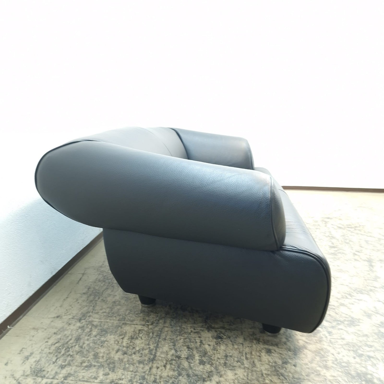 {{ product_title }} – {{ product_type }} von JS Furniture, Designer-Möbel gebraucht.