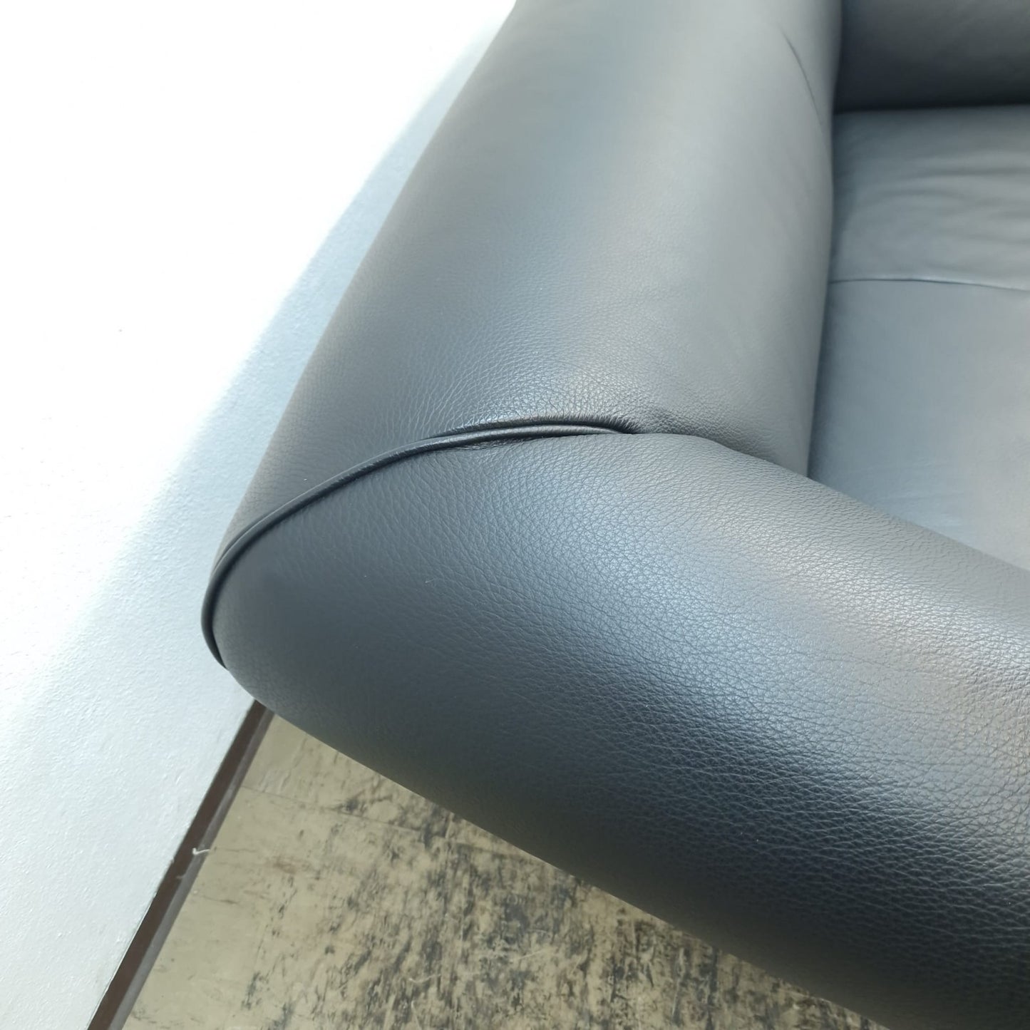 {{ product_title }} – {{ product_type }} von JS Furniture, Designer-Möbel gebraucht.