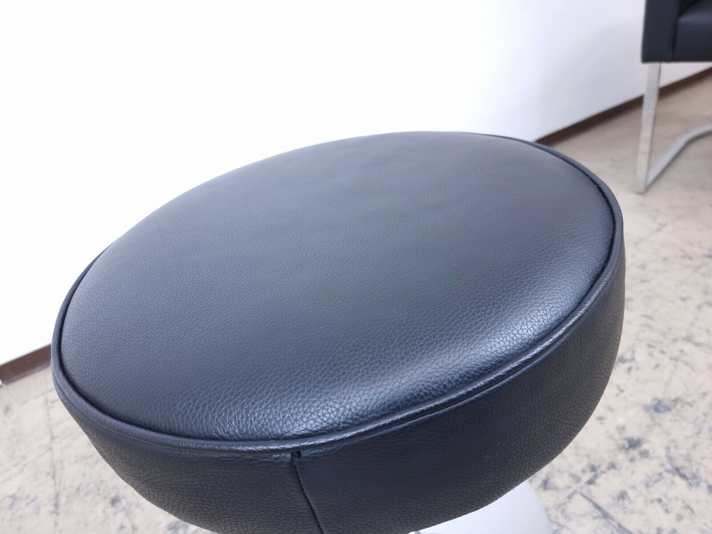De Sede Echtlederhocker Ottomane Designersessel Hocker in schwarz-De Sede-JSFurniture