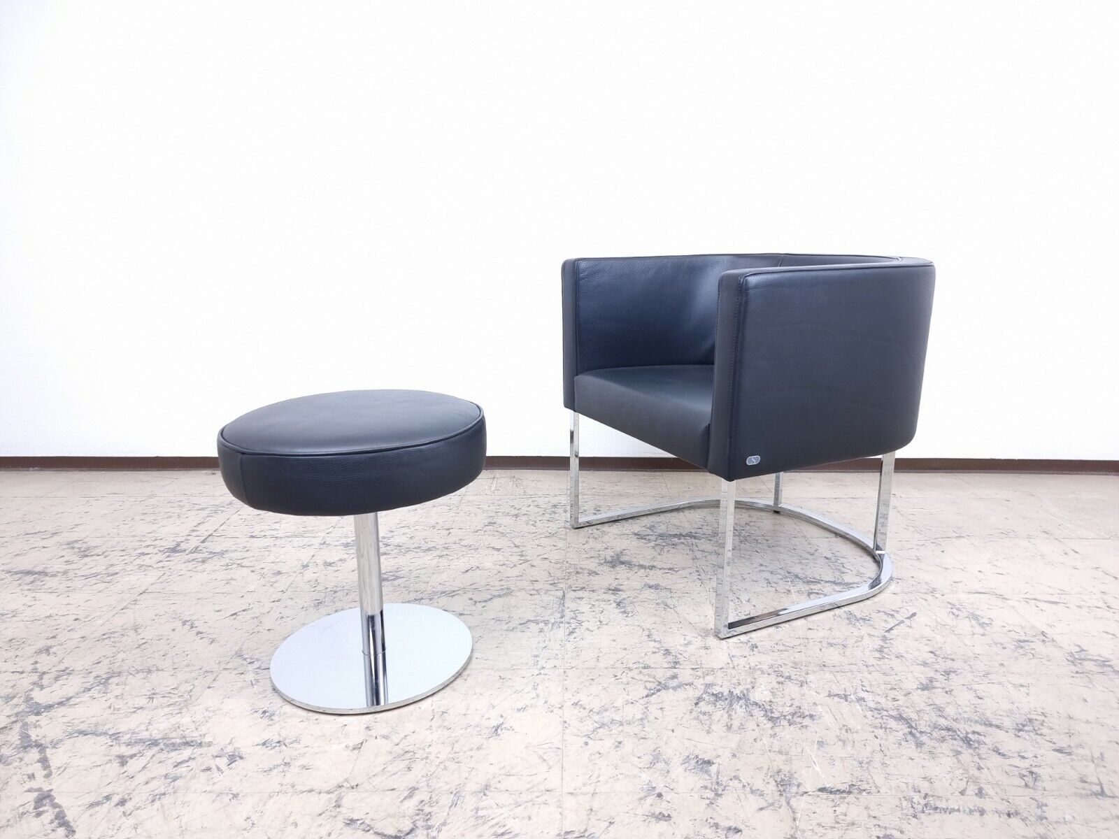 De Sede Echtlederhocker Ottomane Designersessel Hocker in schwarz-De Sede-JSFurniture