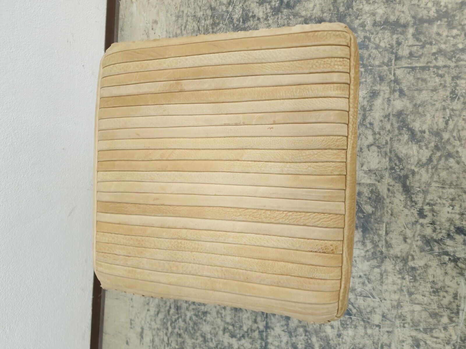 {{ product_title }} – {{ product_type }} von JS Furniture, Designer-Möbel gebraucht.