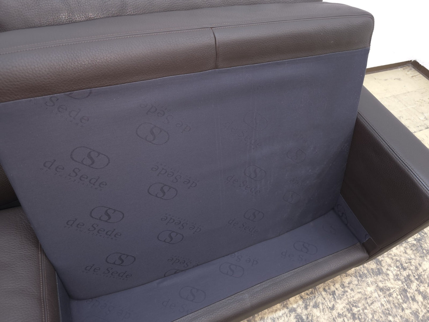 {{ product_title }} – {{ product_type }} von JS Furniture, Designer-Möbel gebraucht.